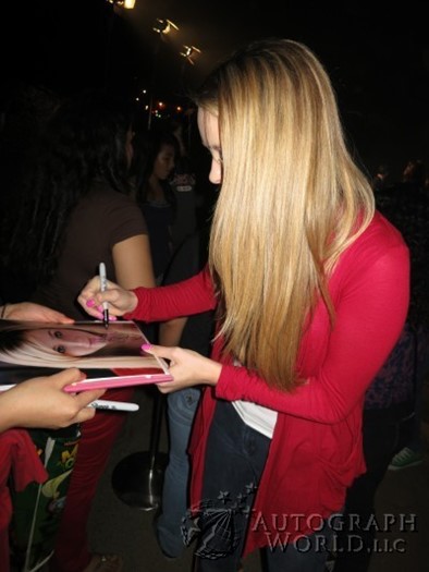 Greer Grammer autograph