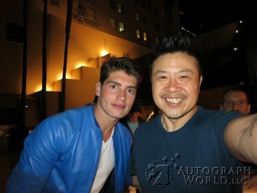 Gregg Sulkin autograph