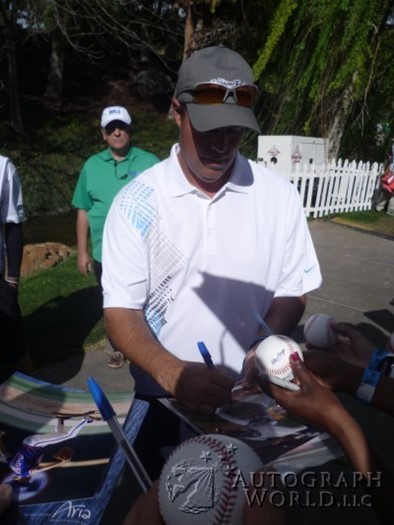 Greg Maddux autograph