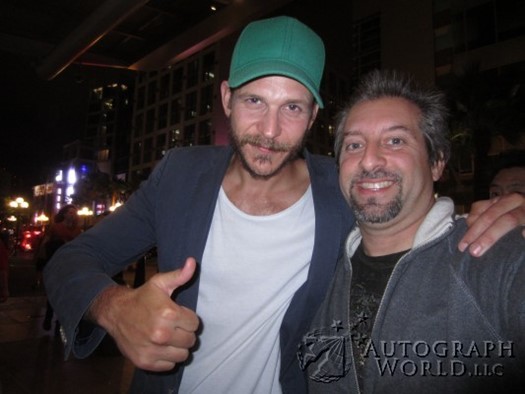 Gustaf Skarsgard autograph