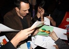 signing photo