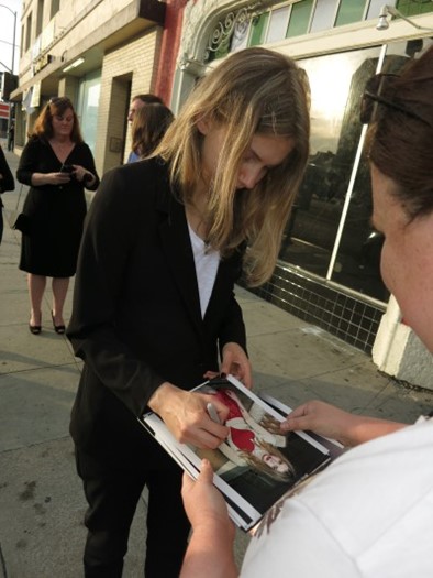 Hannah Murray autograph