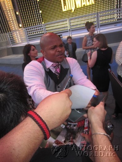 IronE Singleton autograph