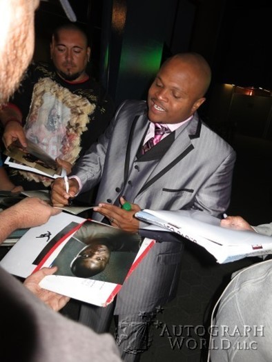 IronE Singleton autograph