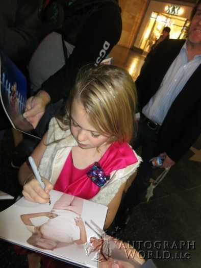 Isabella Cramp autograph