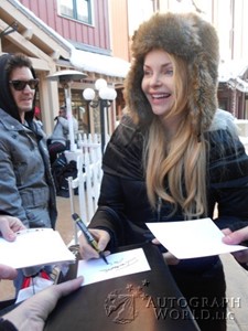 Miko, Izabella signing photo