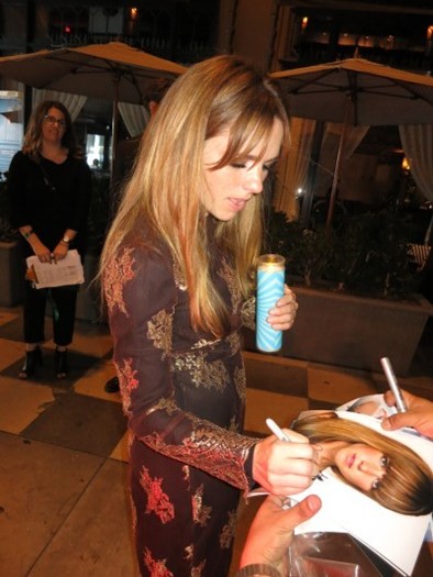 Jacqueline Byers autograph