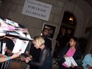 Jaime Pressly signing proof