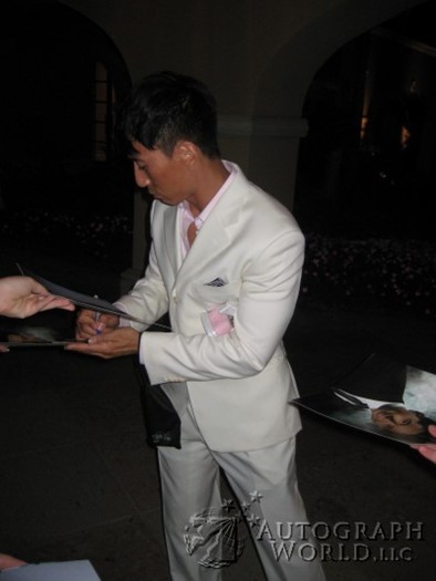 James Kyson Lee autograph