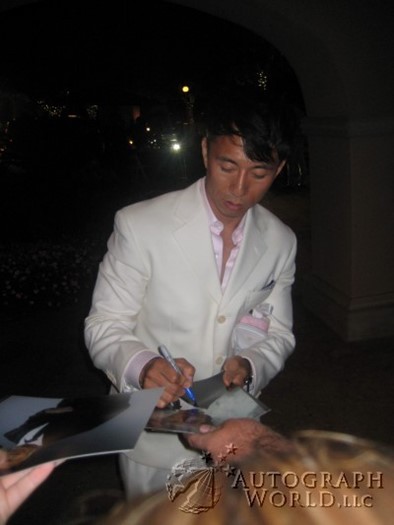 James Kyson Lee autograph