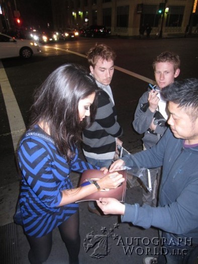 Janina Gavankar autograph