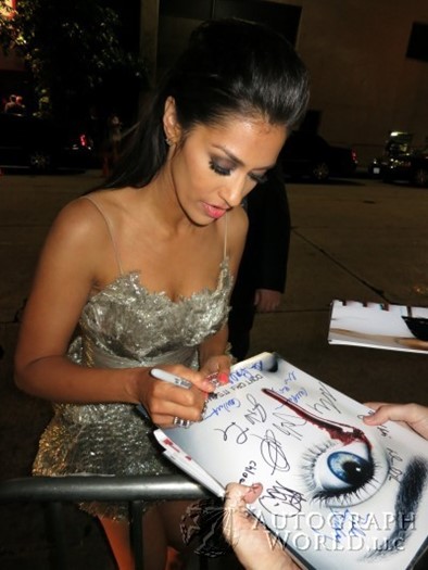 Janina Gavankar autograph