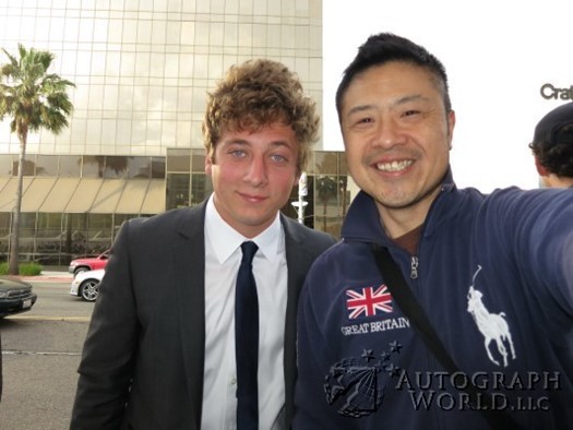 Jeremy Allen  White autograph