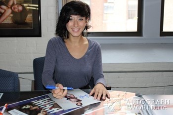 Jessica Akara autograph