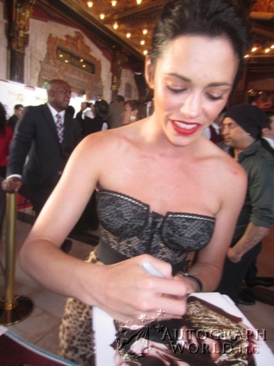 Jessica Sutta autograph