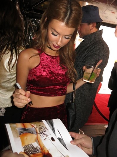 Jessica Vargas autograph