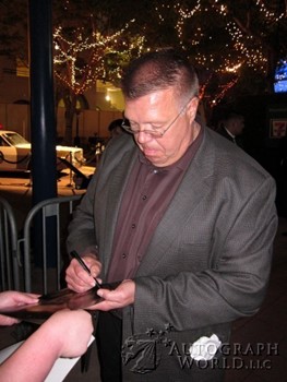 Joel McKinnon Miller autograph