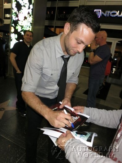 Jonathan Sadowski autograph