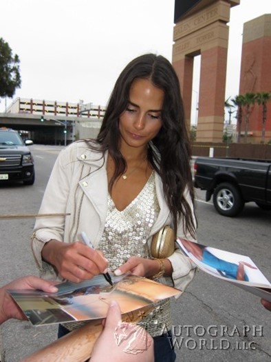 Jordana Brewster autograph