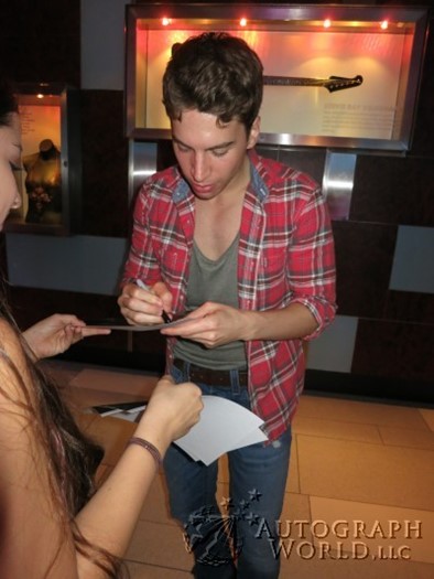 Jordan Gavaris autograph