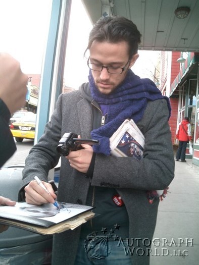 Joseph Gordon-Levitt autograph