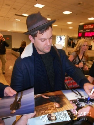 Joshua Jackson autograph