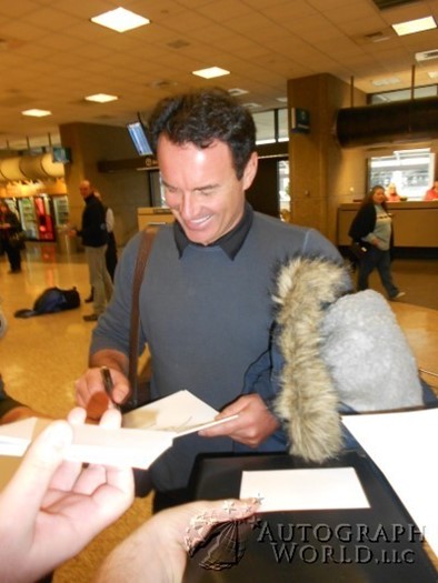 Julian McMahon autograph