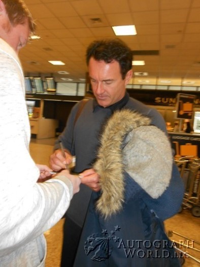 Julian McMahon autograph