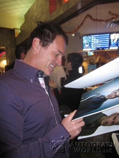 Julian McMahon autograph