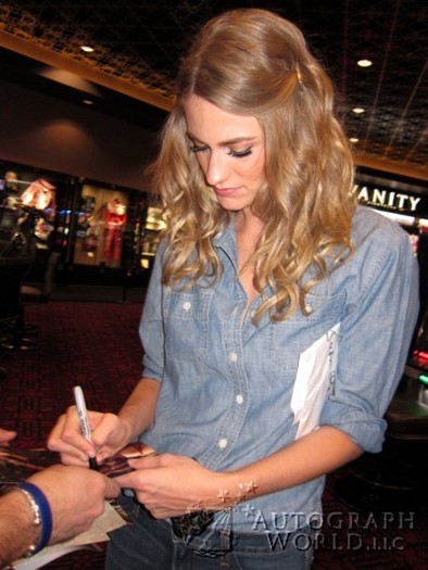 Julie Henderson autograph