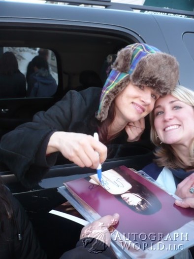 Juliette Lewis autograph