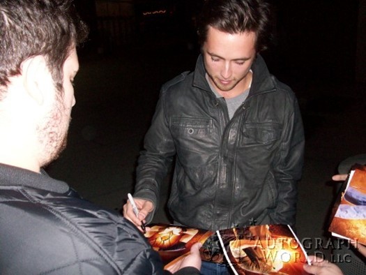 Justin Chatwin autograph
