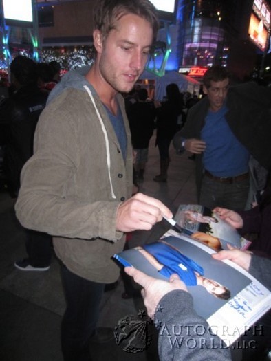 Justin Hartley autograph