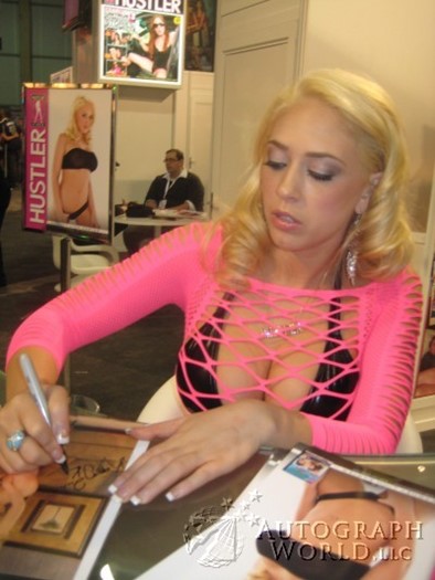 Kagney Linn Karter autograph
