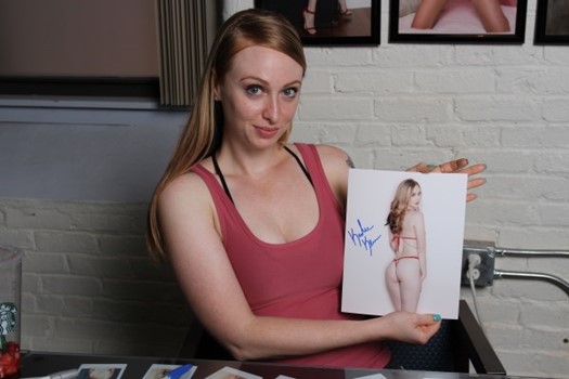 Karoline Keri autograph