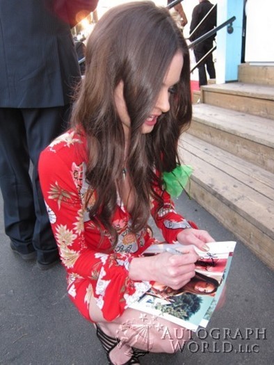 Kassie Lyn Logsdon autograph