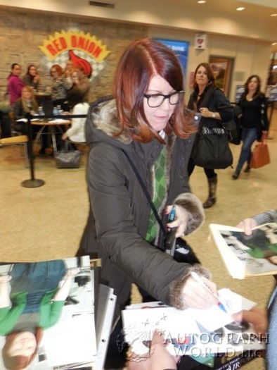 Kate Flannery autograph