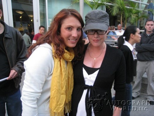 Kathleen Robertson autograph