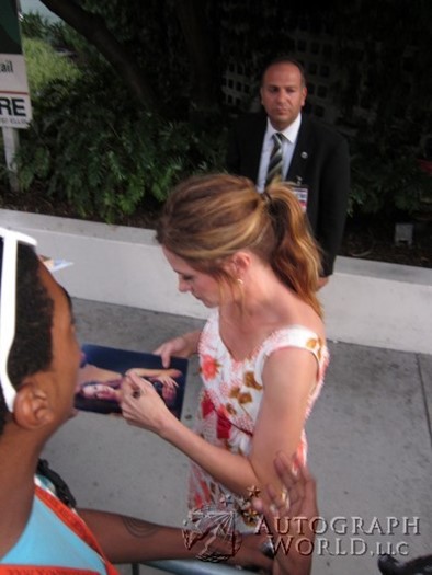 Kathryn Hahn autograph