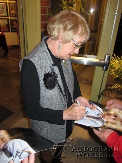 Kathryn Joosten autograph