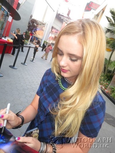Kathryn Newton autograph