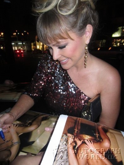 Katie Lohmann autograph