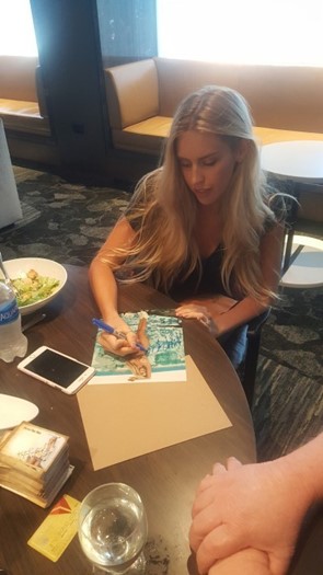 Kayla Rae Reid autograph