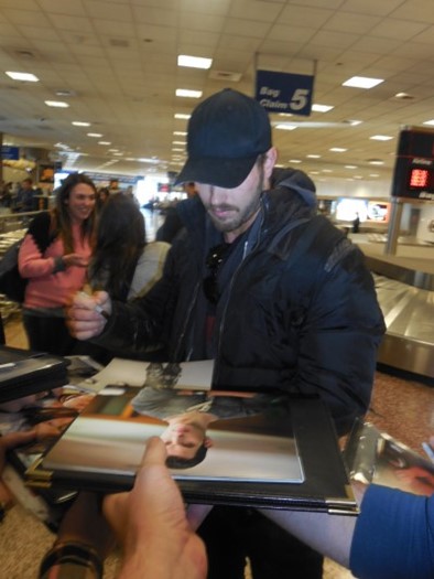 Kellan Lutz autograph