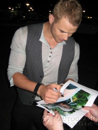 Kellan Lutz autograph