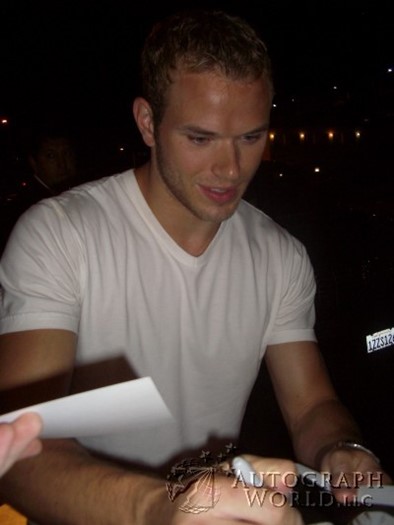 Kellan Lutz autograph