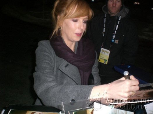 Kelly Reilly autograph