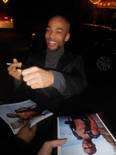 Kendrick Sampson autograph