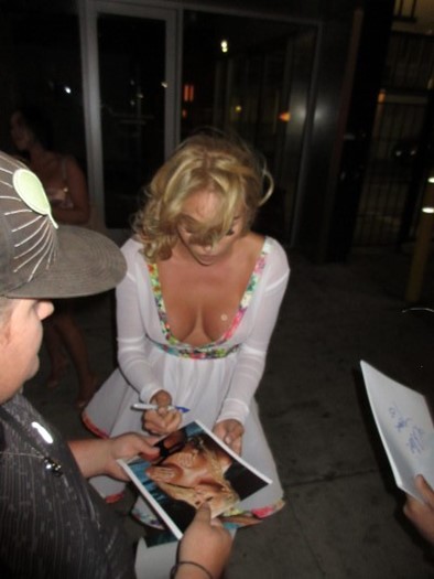 Khloe Terae autograph