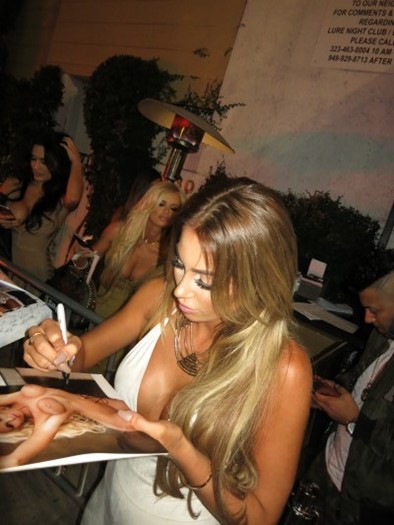 Khloe Terae autograph